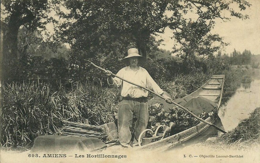 Rivery Hortillon sur sa barque