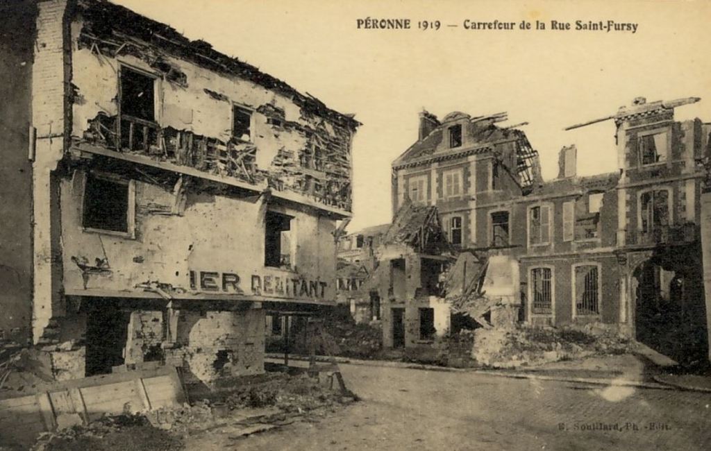 Cette image a un attribut alt vide ; le nom du fichier est peronne-fursy-guerre-ruines.jpg
